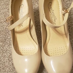 Tan city classified comfort heels
